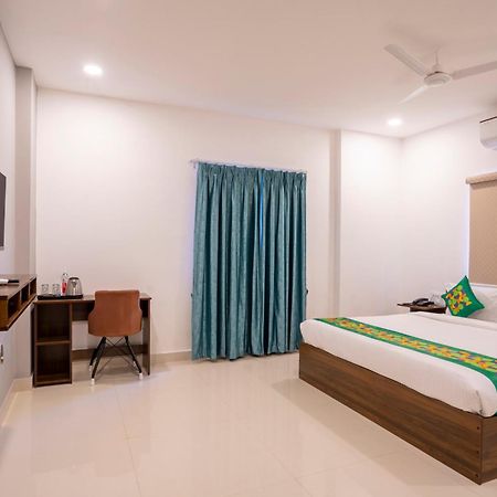 Treebo De Alphabet Gachibowli Hotel Hyderabad Exterior photo