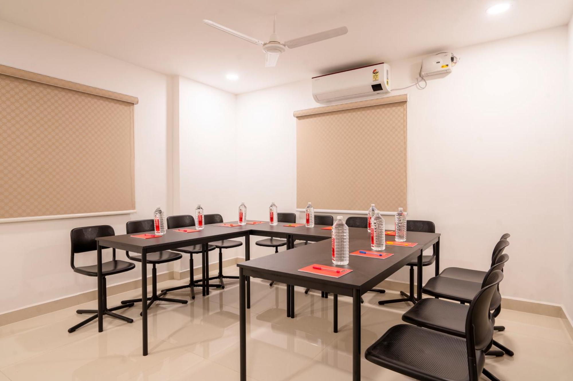 Treebo De Alphabet Gachibowli Hotel Hyderabad Exterior photo