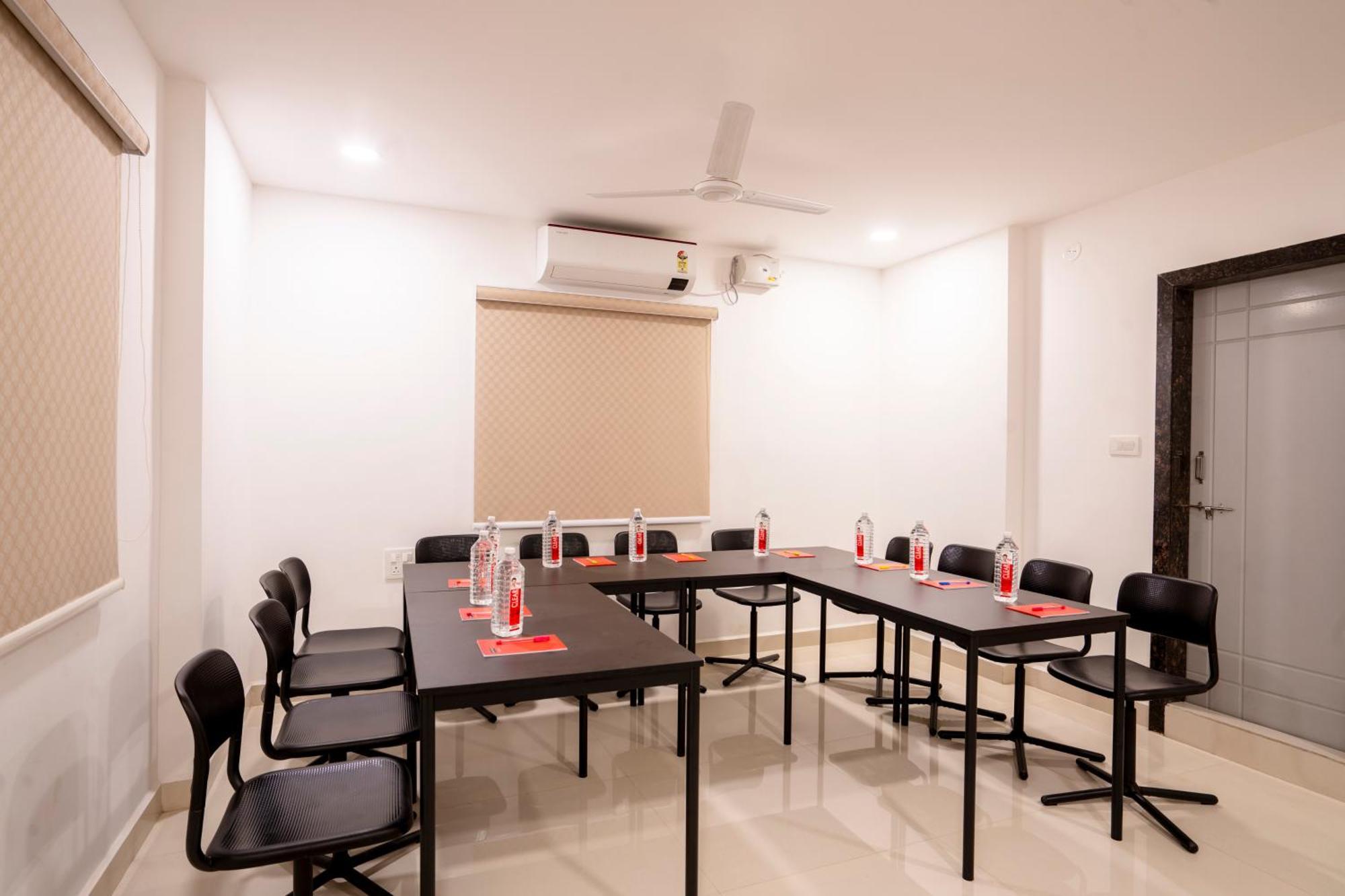 Treebo De Alphabet Gachibowli Hotel Hyderabad Exterior photo
