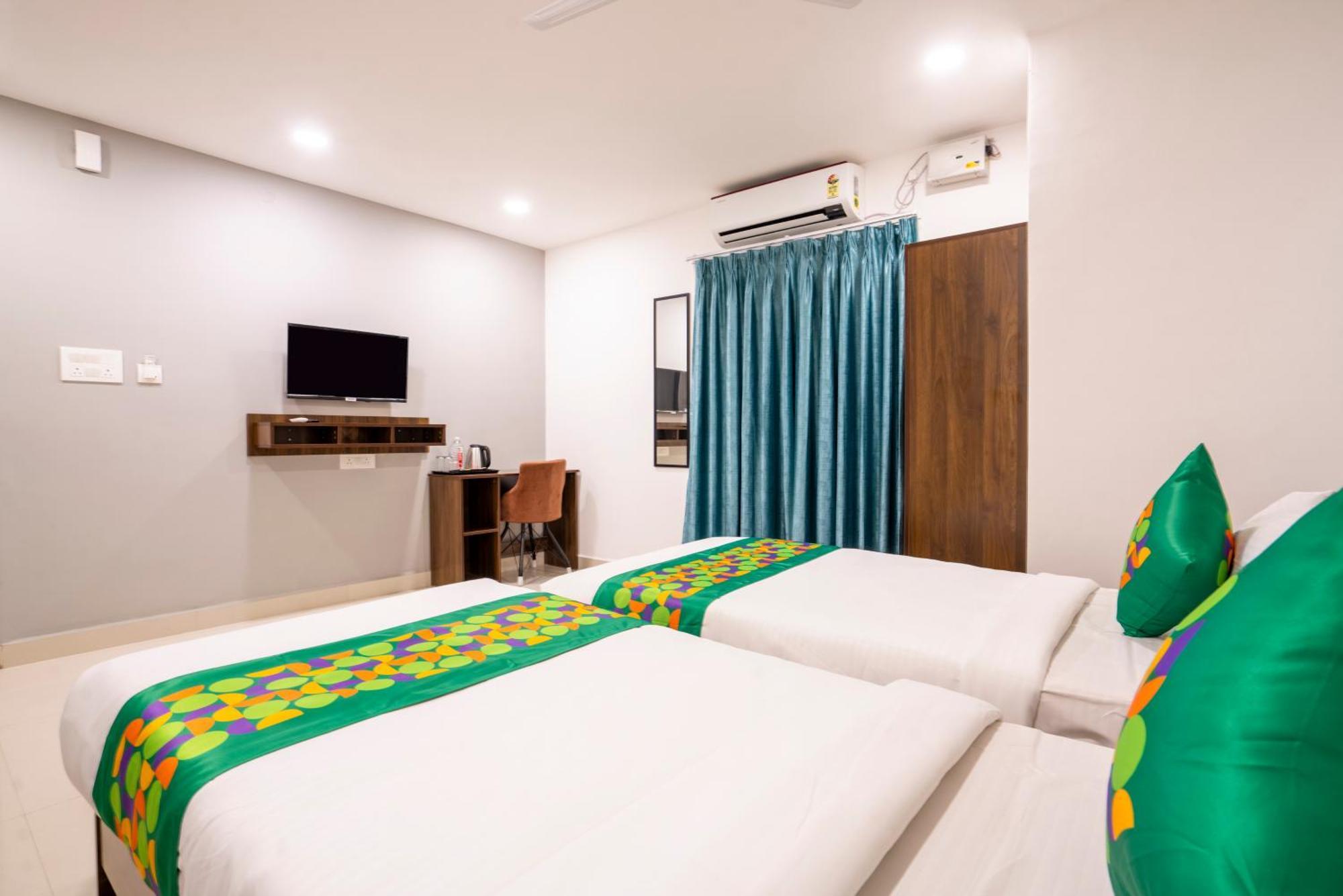 Treebo De Alphabet Gachibowli Hotel Hyderabad Exterior photo
