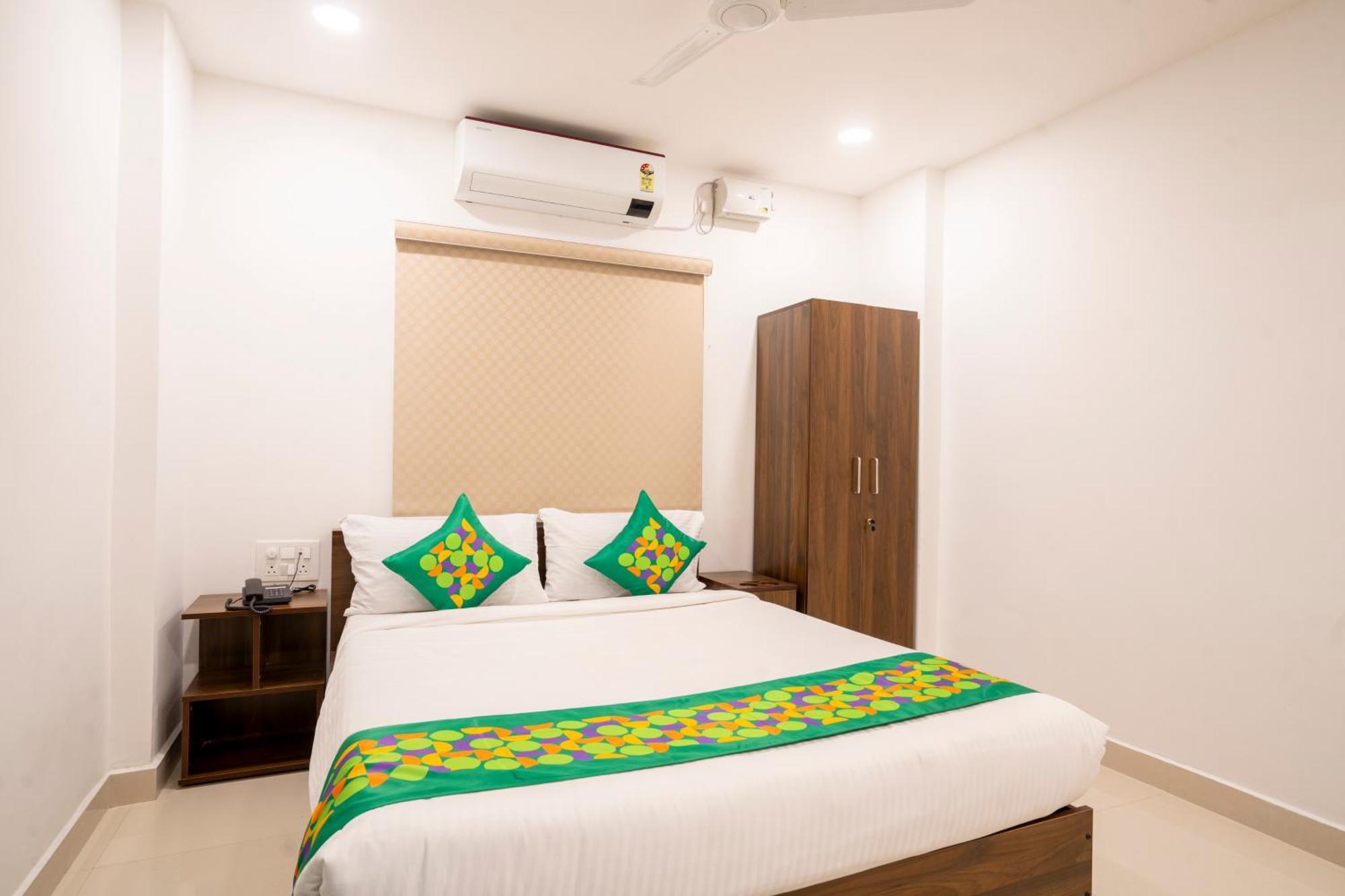 Treebo De Alphabet Gachibowli Hotel Hyderabad Exterior photo
